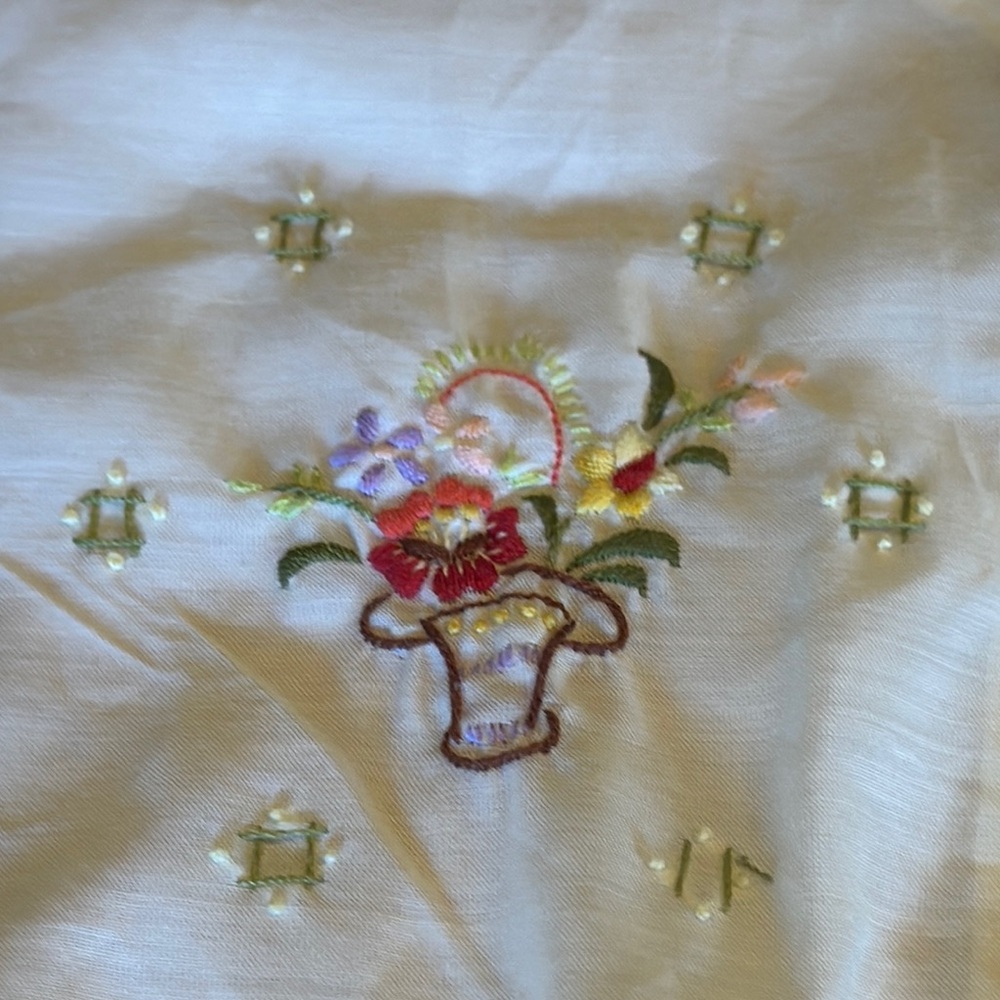 Vintage Lily Floral Embroidered Blouse - Picture 4 of 7